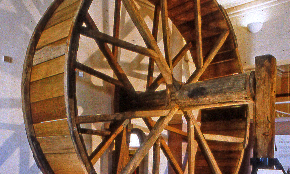Chesterfield Museum: Chesterfield: builder’s wheel